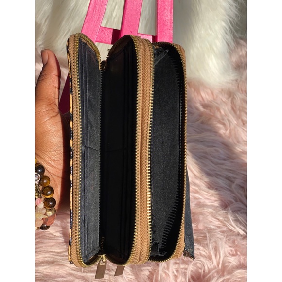 Cute Cheetah Print Clutch/Wallet - Picture 3 of 3